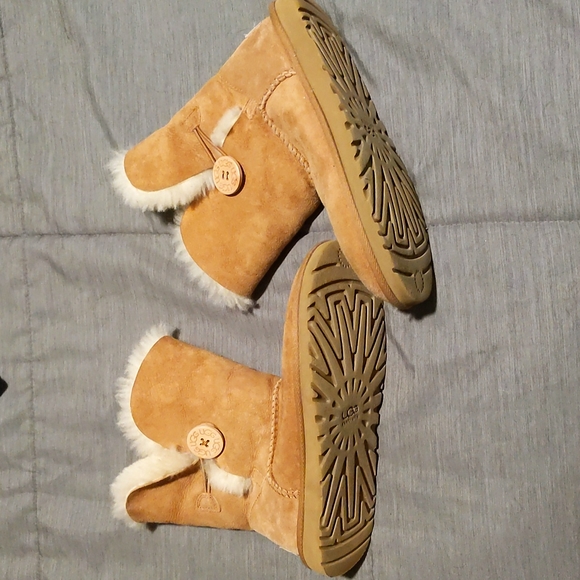 UGG Bailey button boots - Picture 1 of 6